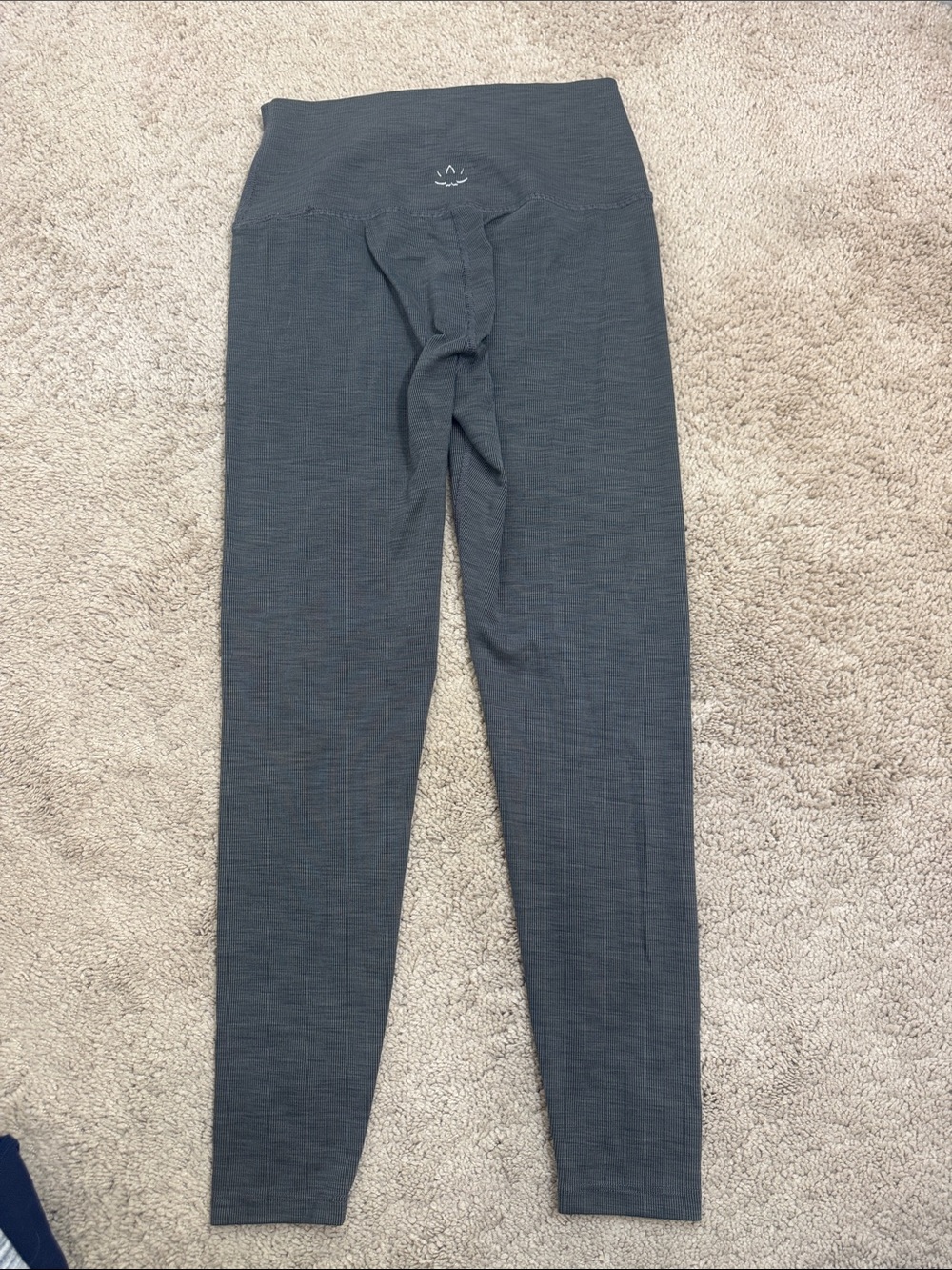 Beyond Yoga Heather Rib High Waisted Midi Legging Smoke Grey Large - Picture 5 of 7